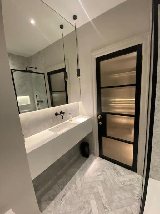 Luxury Georgian Apartment - 5 Minute Walk To Spa Μπαθ Εξωτερικό φωτογραφία