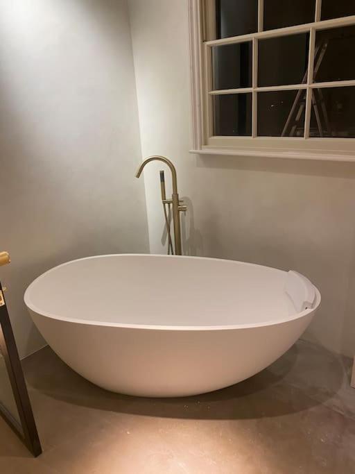 Luxury Georgian Apartment - 5 Minute Walk To Spa Μπαθ Εξωτερικό φωτογραφία